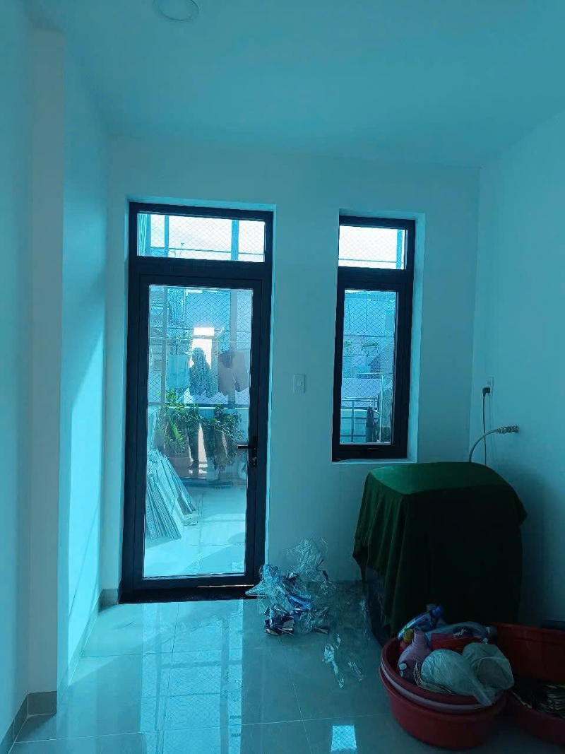 Hình ảnh thi công dán kính cách nhiệt chung cư 7